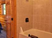 cabin-7-bathroom-master-tub