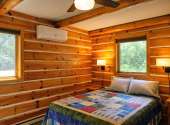 Cabin-8-Master-Bed-3